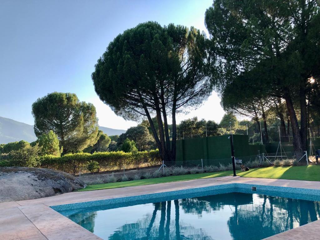 Casa Valdesanmartin - Country House, 10500Sqm, Pool, Paddel & Bbq El Tiemblo Exterior foto